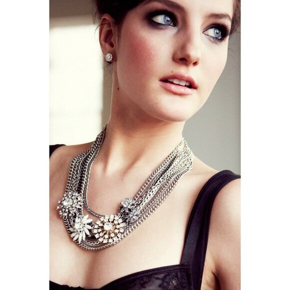 Stella & Dot Metropolitan Crystal Statement Necklace - Picture 4 of 9